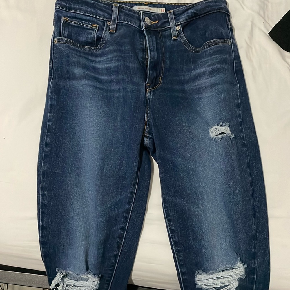 Levi High Rise Skinny Size: 28 Length: 30